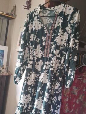 Long Sleeve Floral V-Neck Dress in Dark Green and White